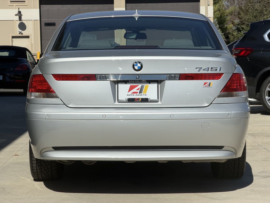 Photo 7 of this BMW 745