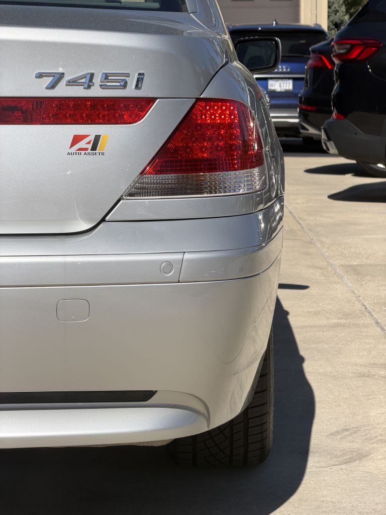 Photo 14 of this BMW 745