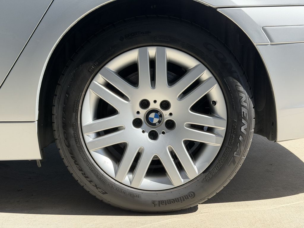 Photo 16 of this BMW 745