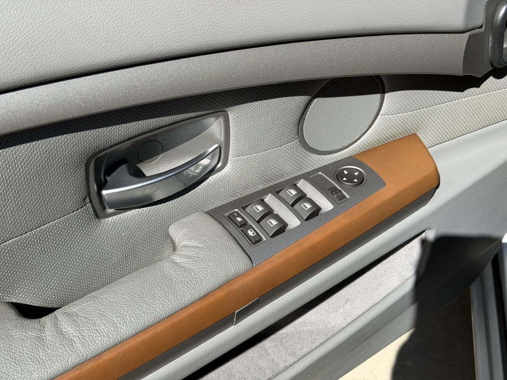 Photo 22 of this BMW 745
