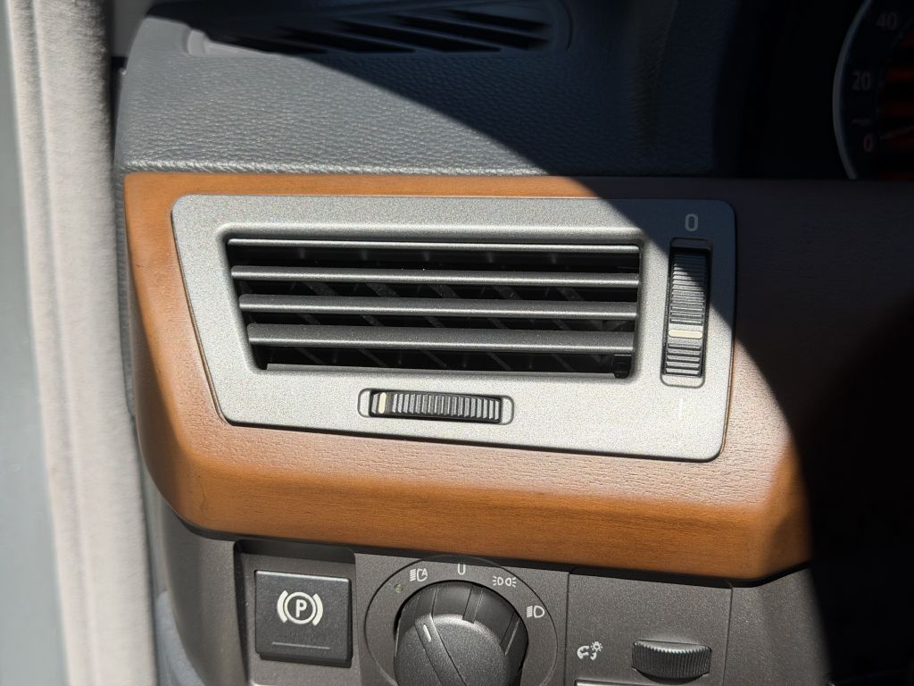 Photo 29 of this BMW 745