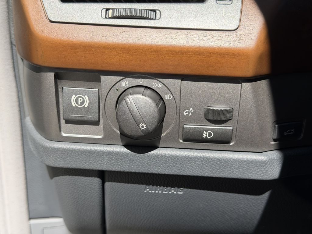 Photo 30 of this BMW 745