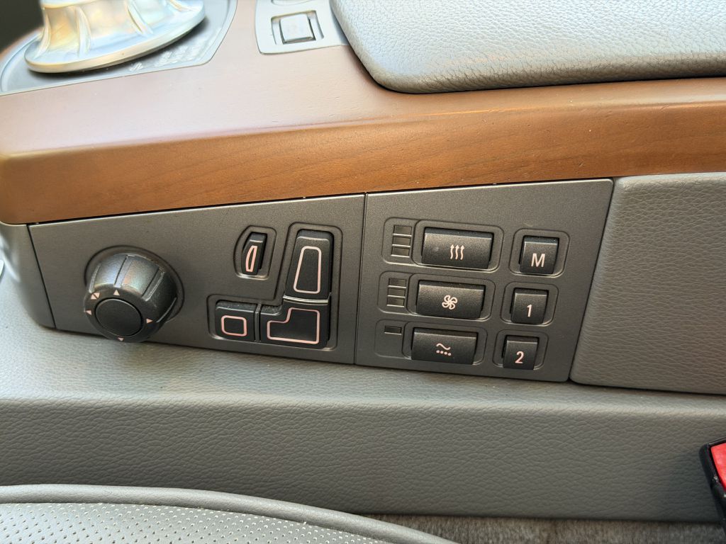 Photo 46 of this BMW 745