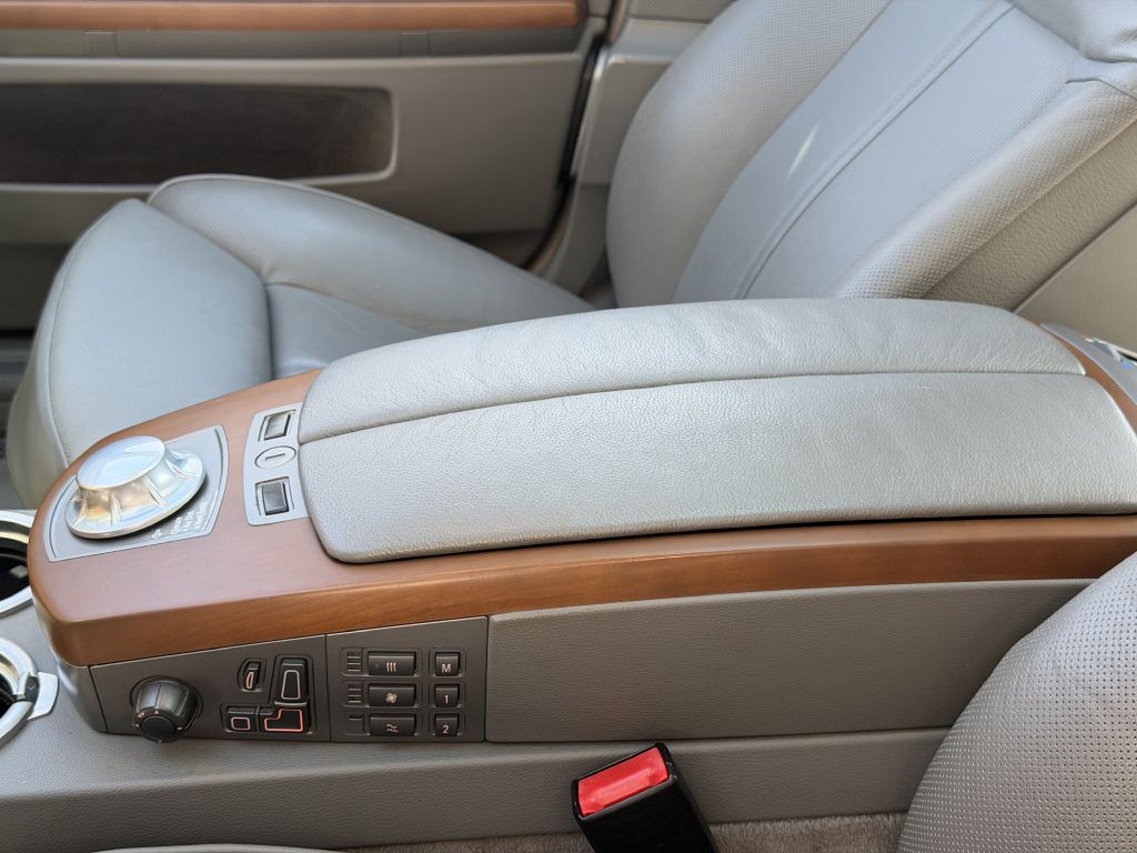 Photo 47 of this BMW 745