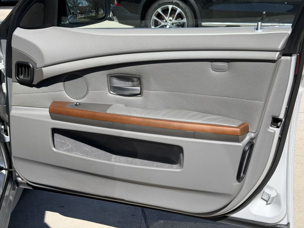 Photo 53 of this BMW 745