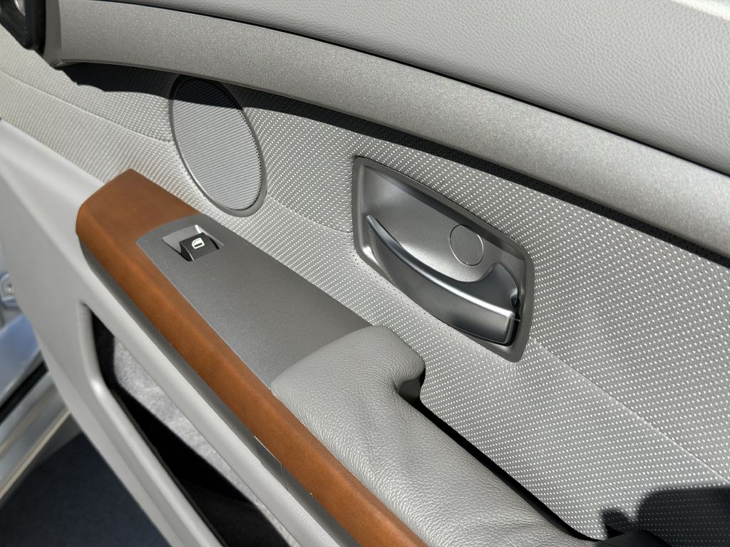Photo 54 of this BMW 745