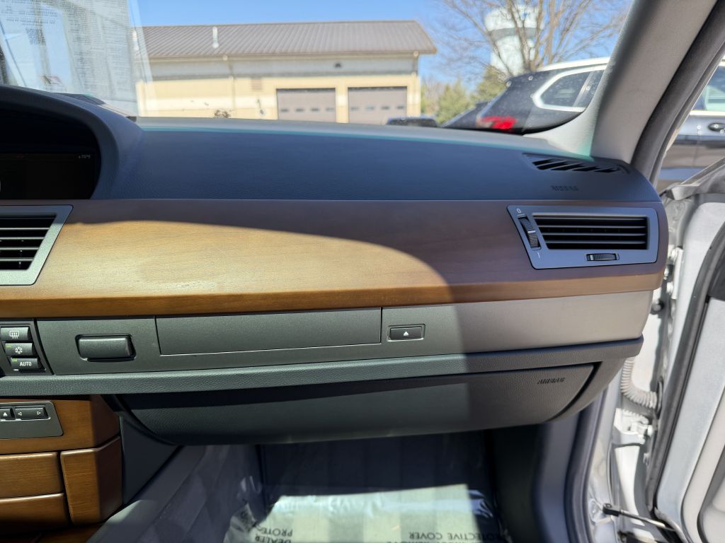 Photo 61 of this BMW 745
