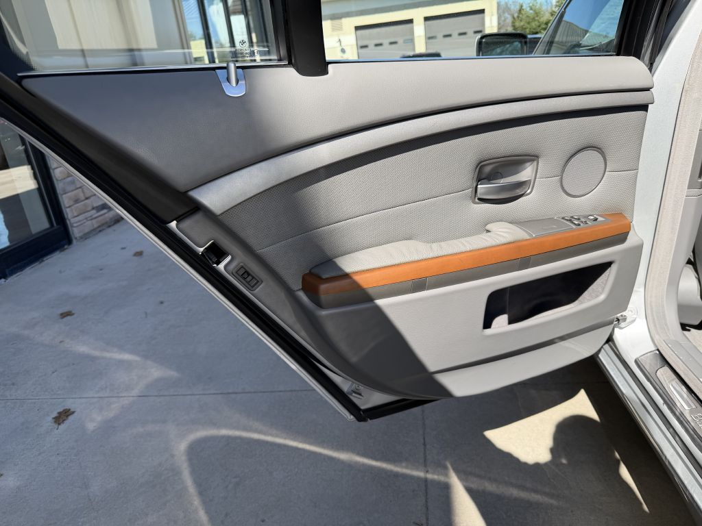 Photo 69 of this BMW 745