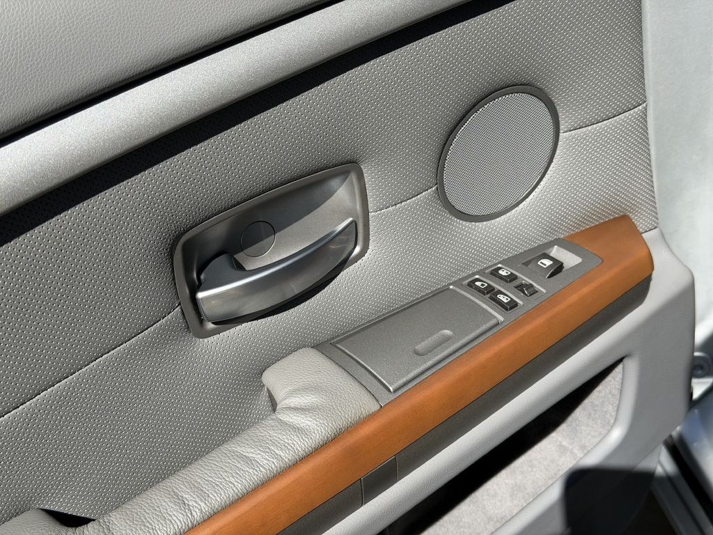 Photo 70 of this BMW 745