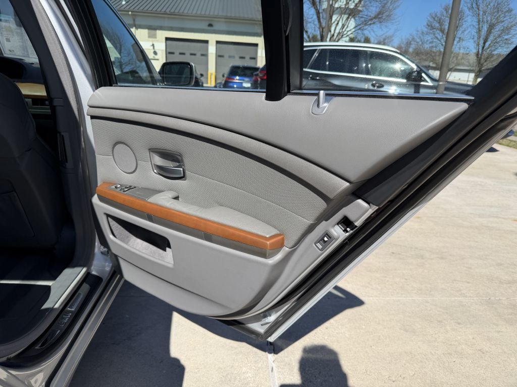 Photo 79 of this BMW 745