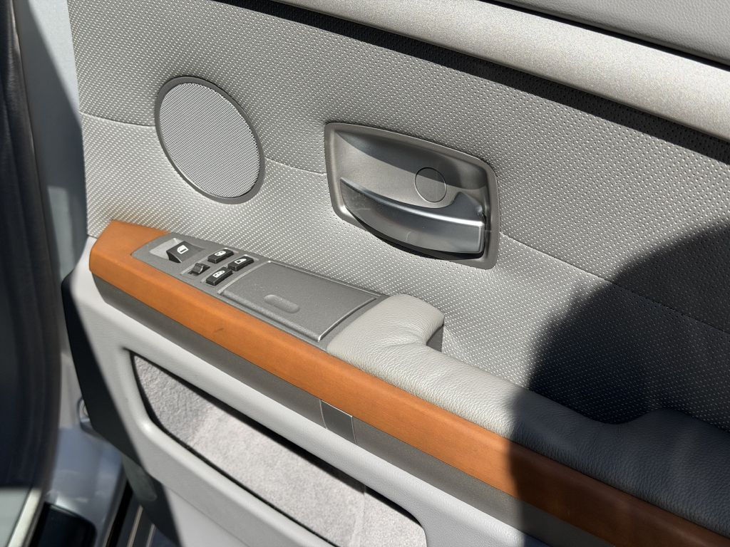 Photo 80 of this BMW 745