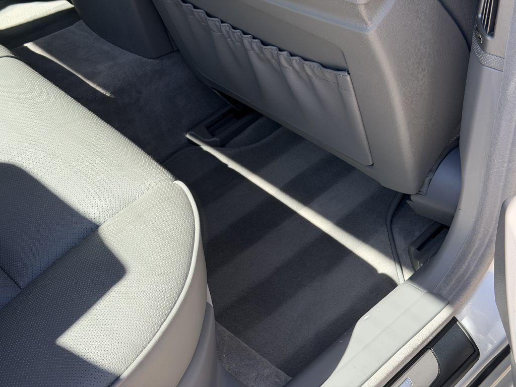 Photo 81 of this BMW 745