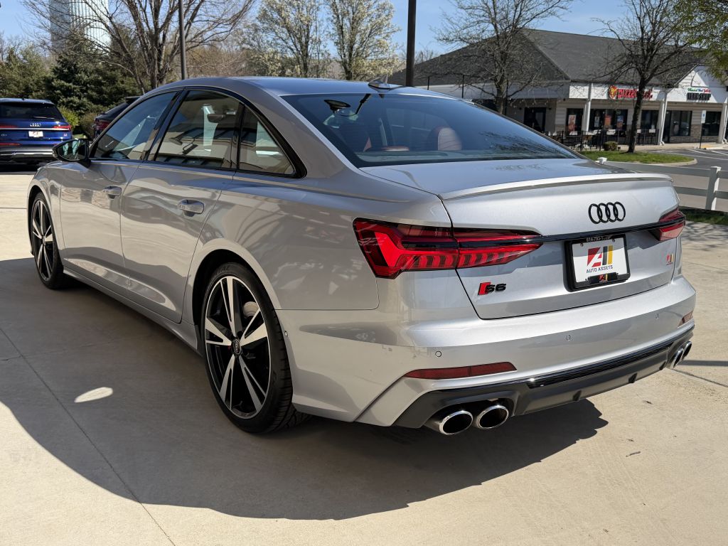 Photo 6 of this AUDI S6