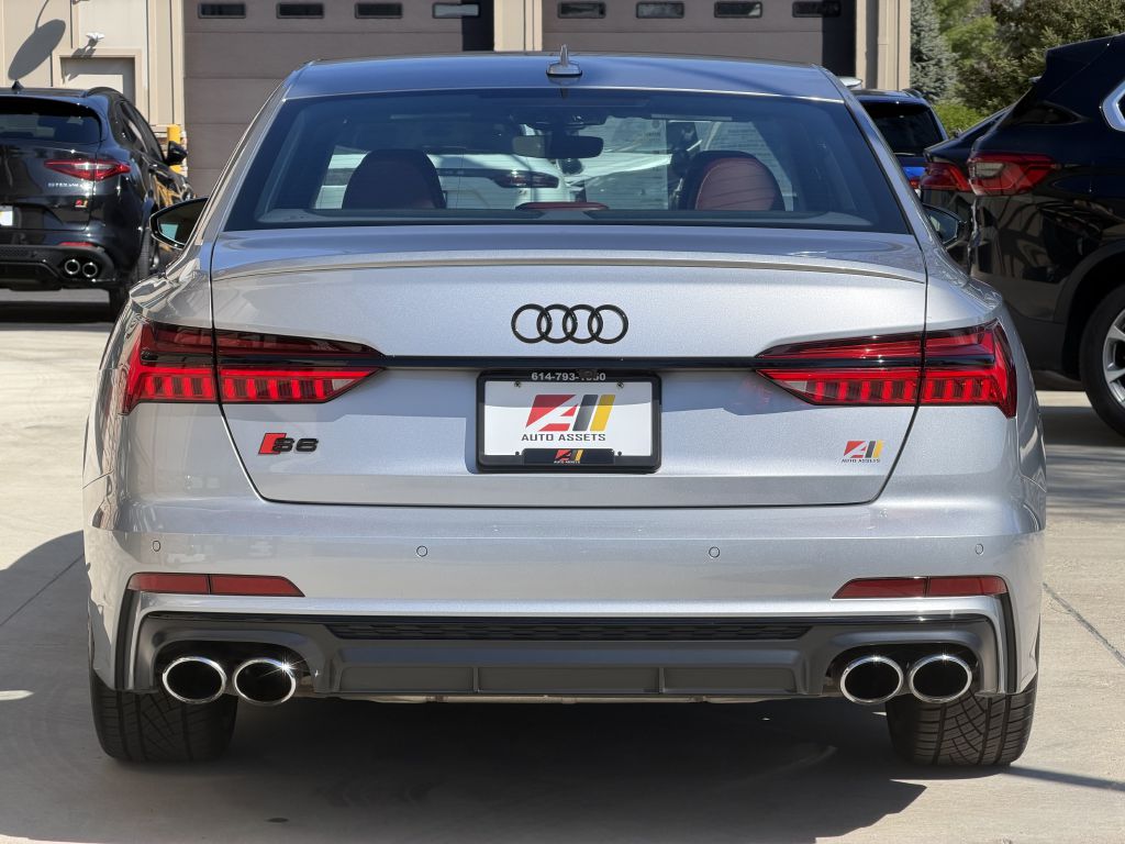 Photo 8 of this AUDI S6