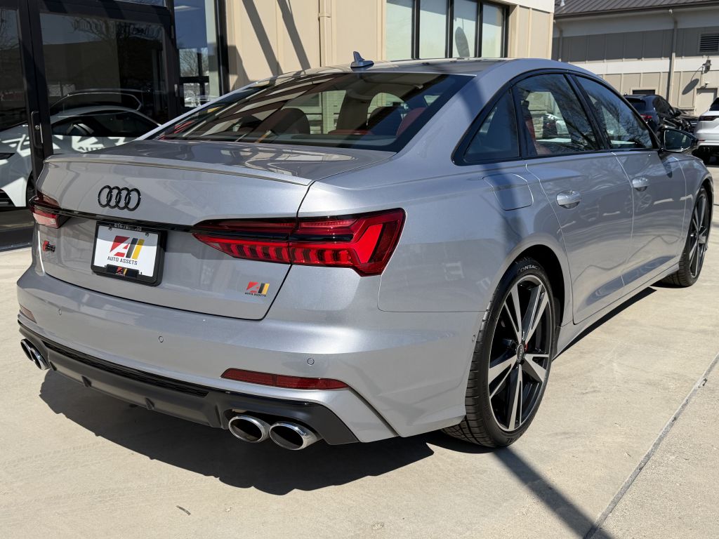 Photo 9 of this AUDI S6