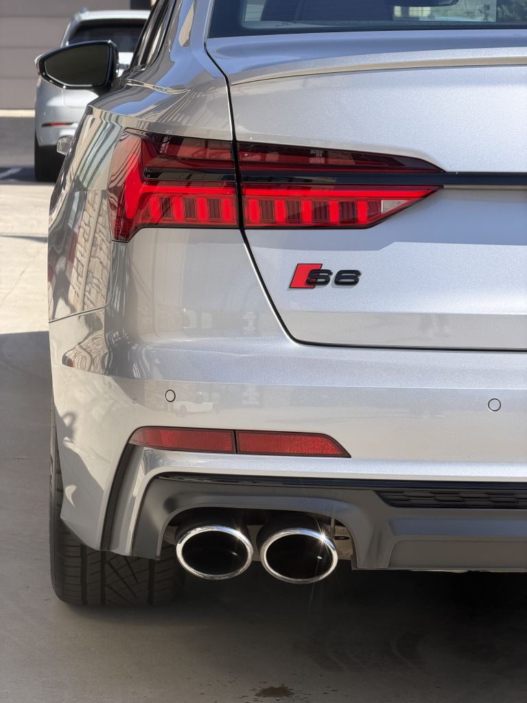 Photo 14 of this AUDI S6