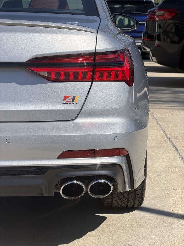 Photo 15 of this AUDI S6