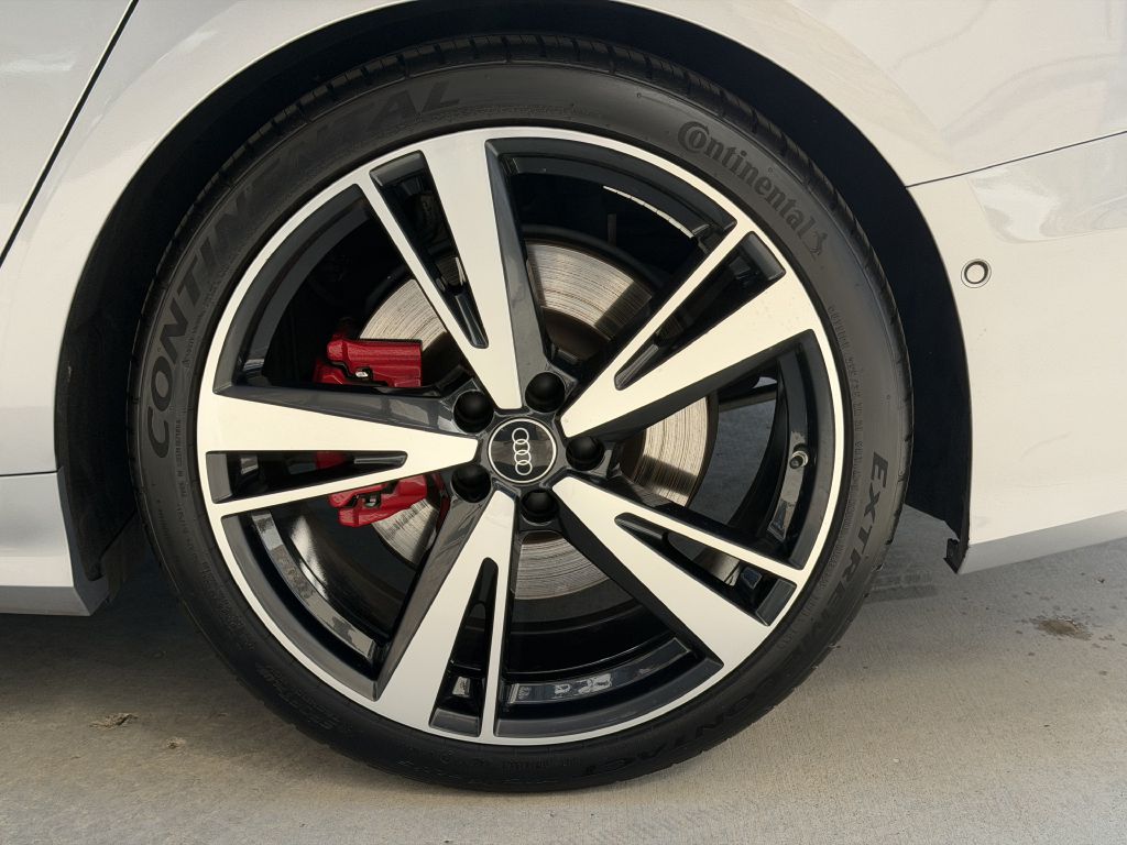 Photo 17 of this AUDI S6