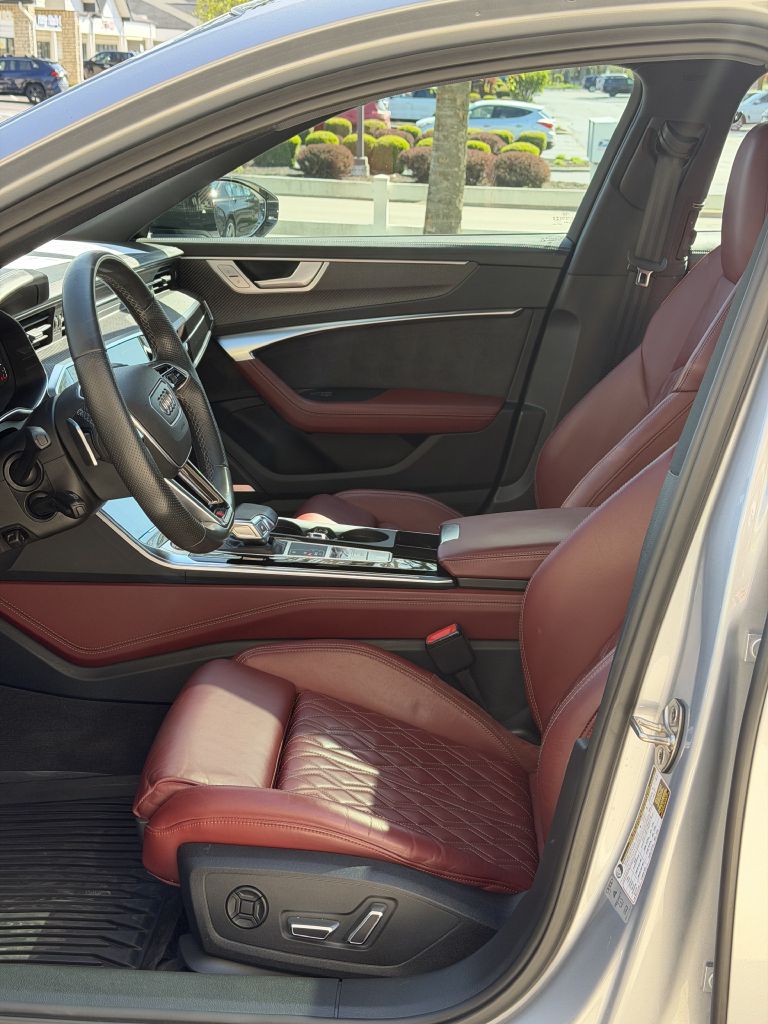 Photo 20 of this AUDI S6