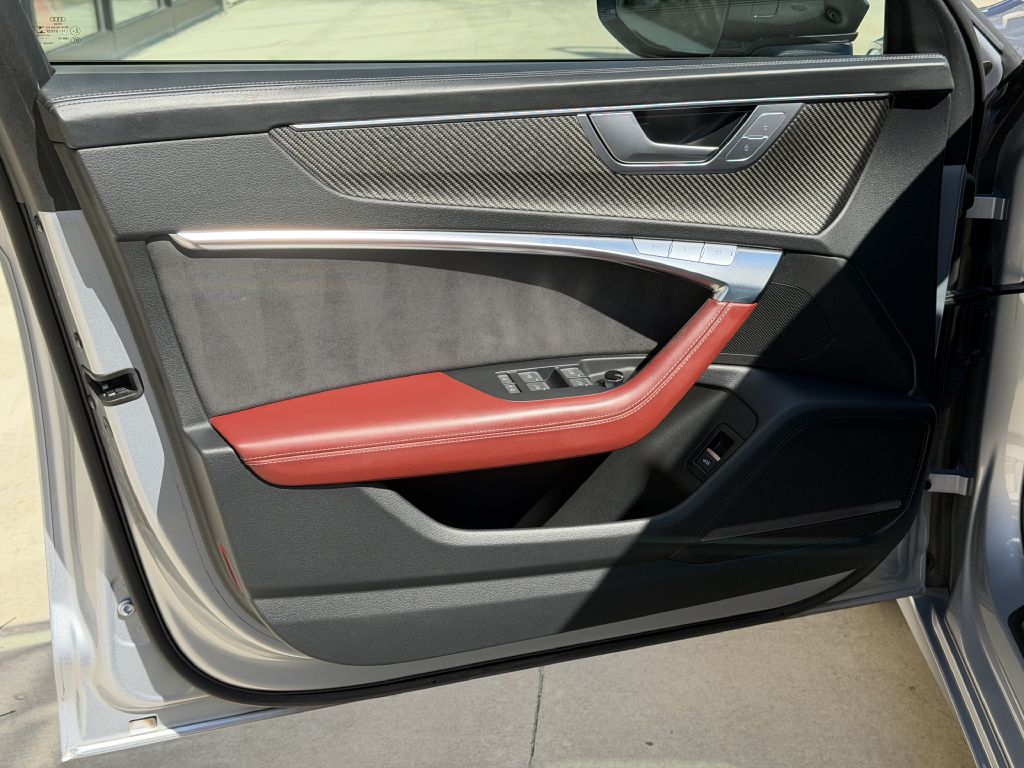 Photo 22 of this AUDI S6