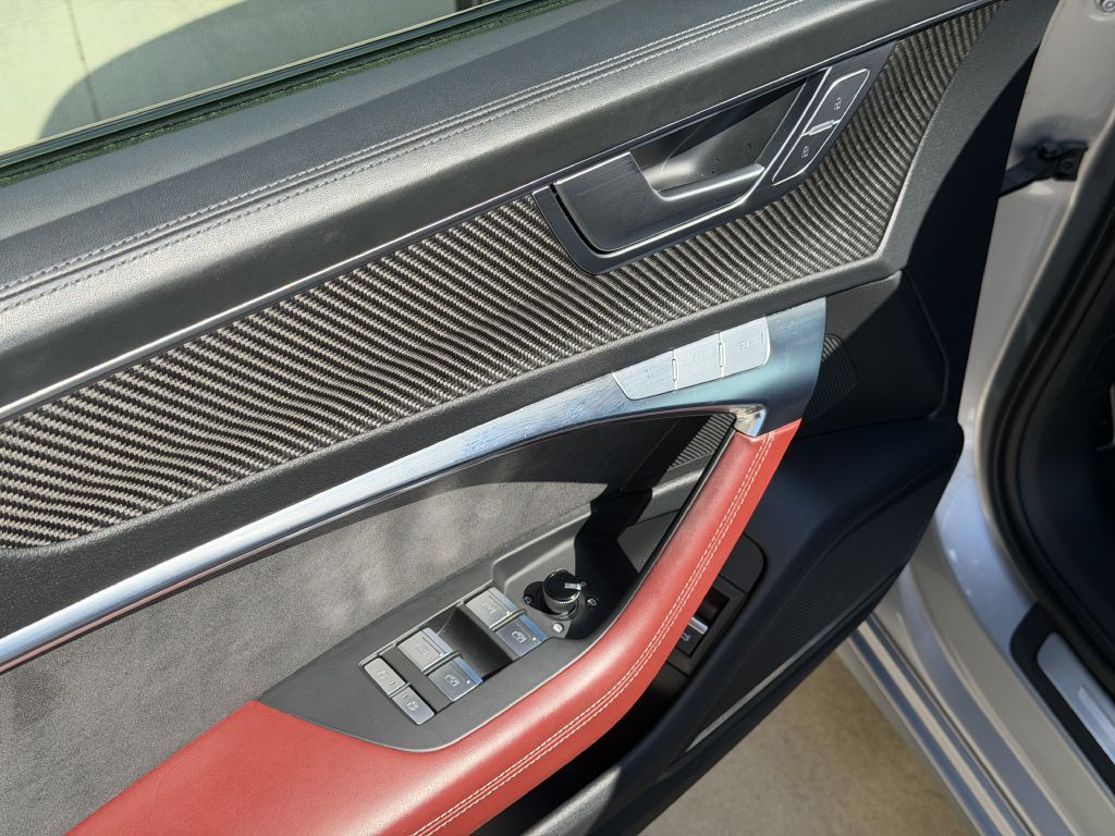 Photo 23 of this AUDI S6
