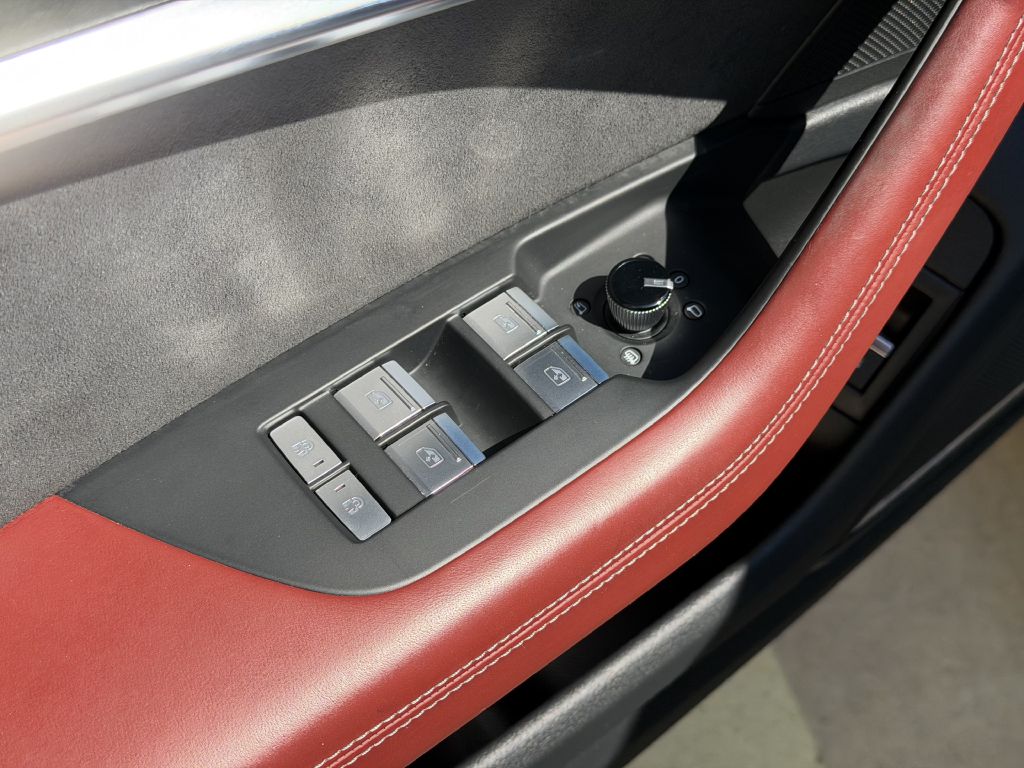 Photo 24 of this AUDI S6