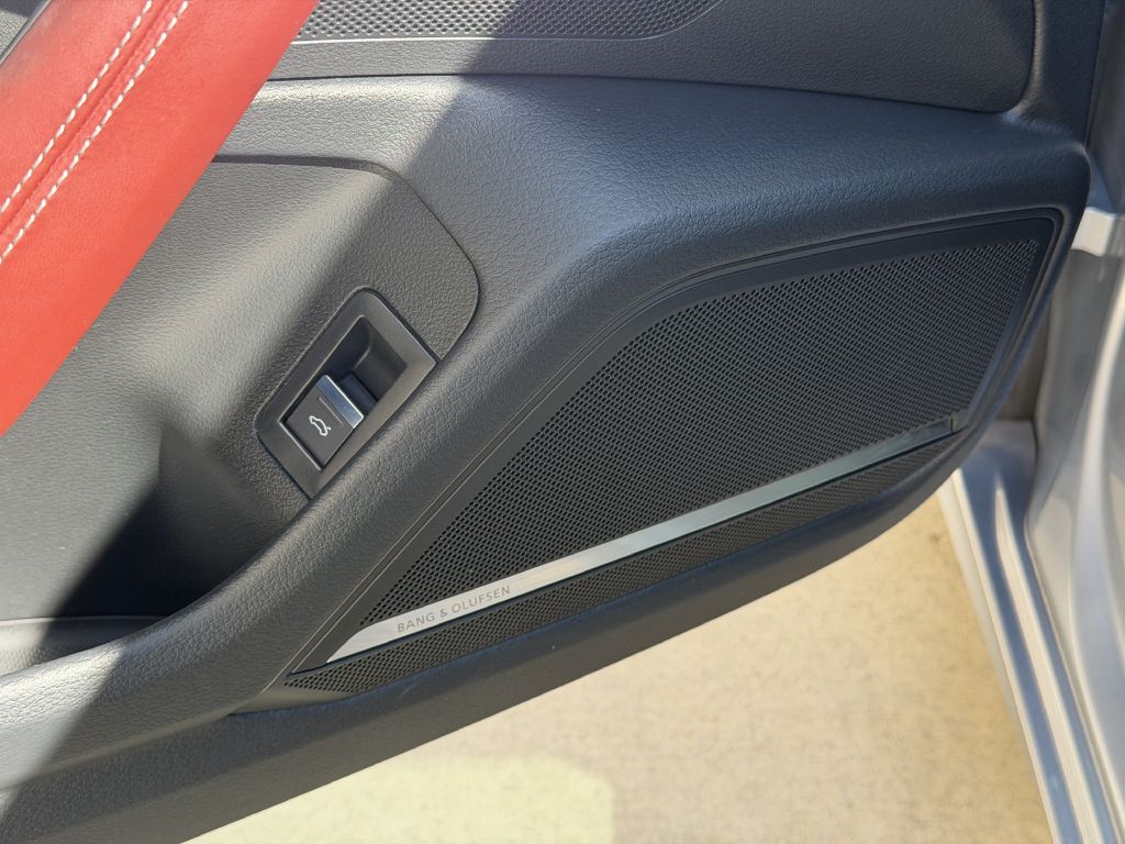 Photo 25 of this AUDI S6