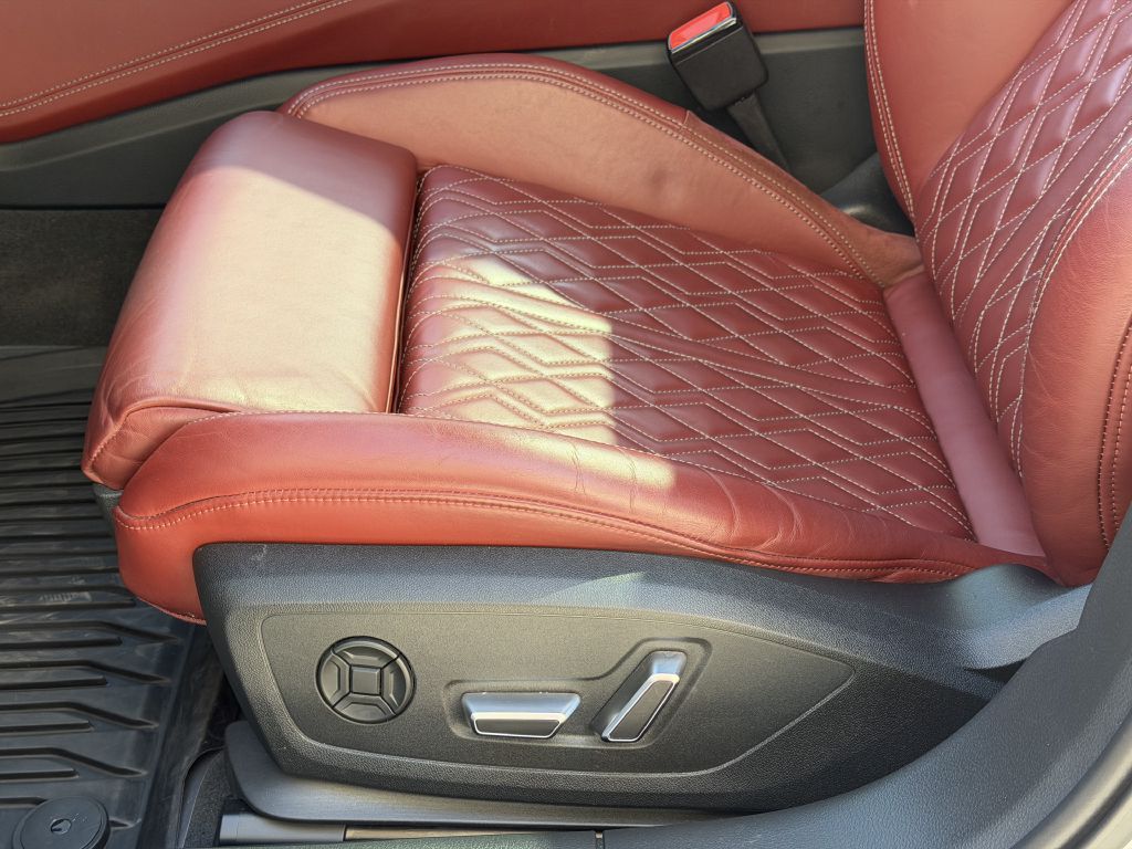 Photo 28 of this AUDI S6