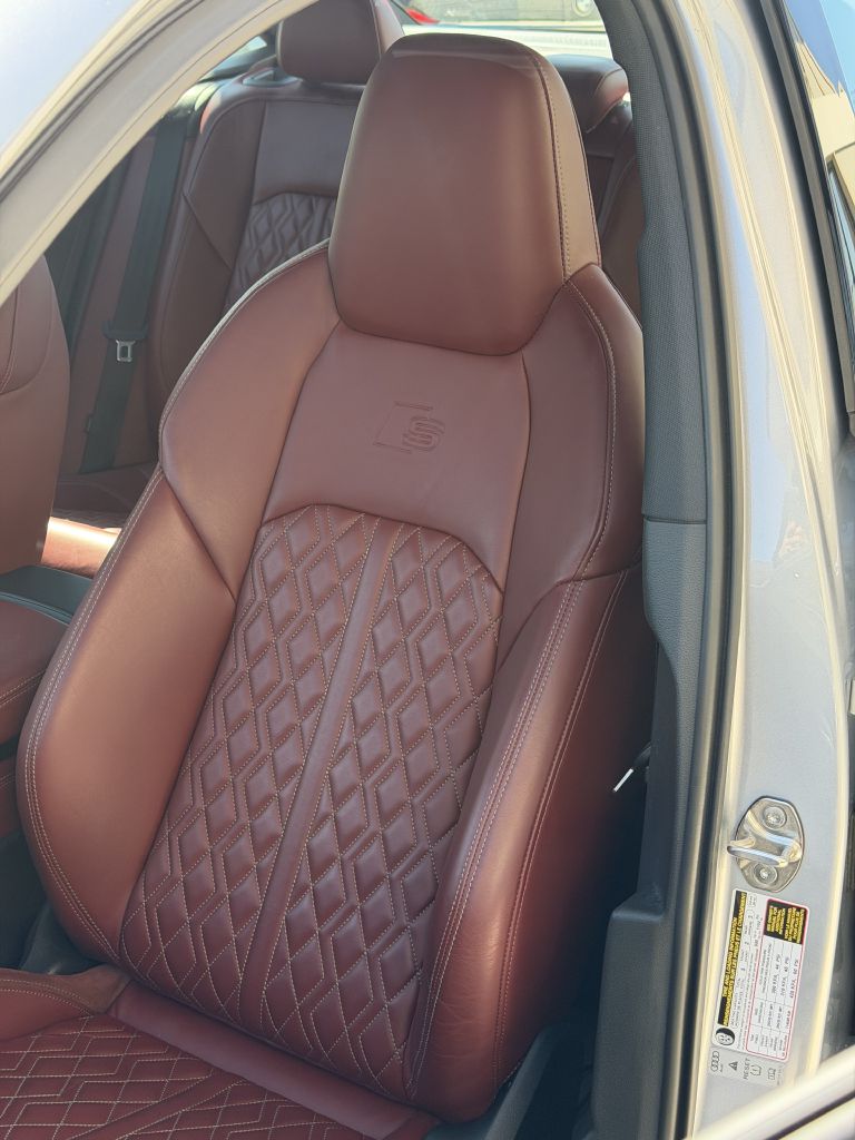 Photo 29 of this AUDI S6