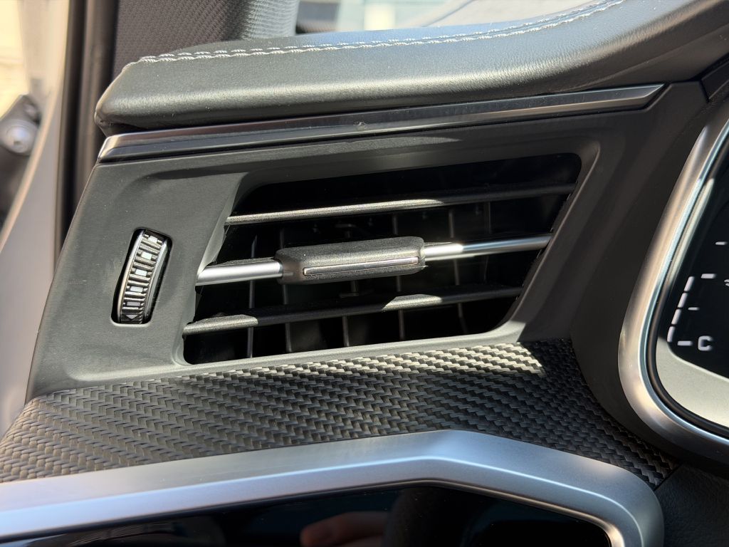 Photo 31 of this AUDI S6