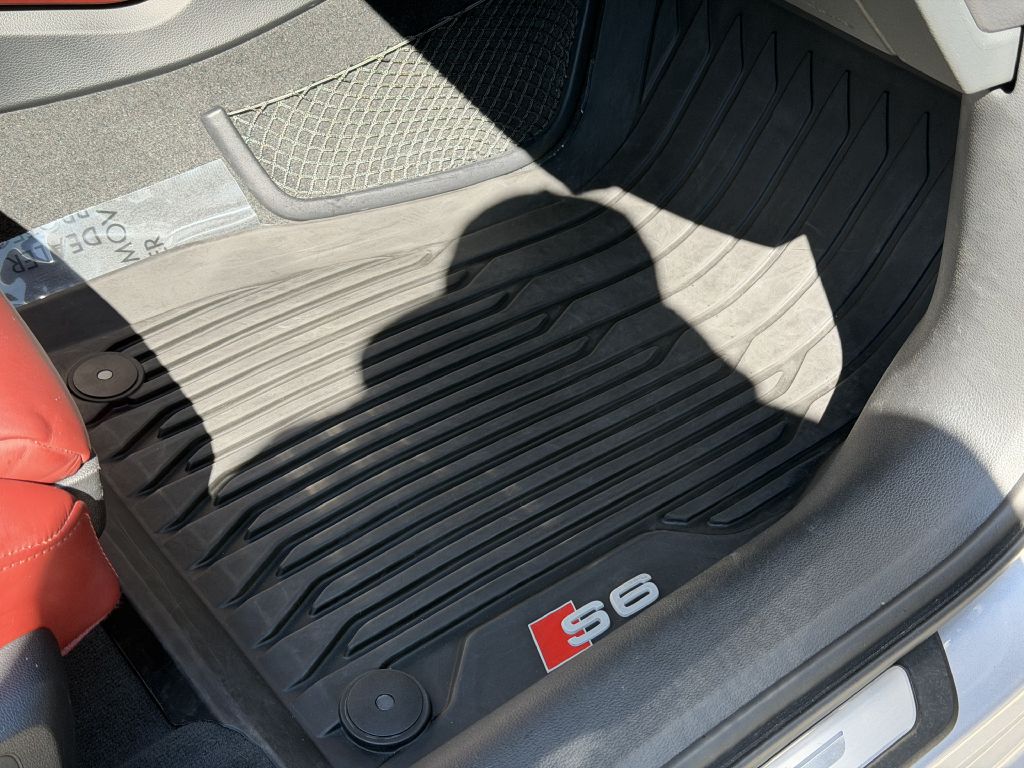 Photo 66 of this AUDI S6