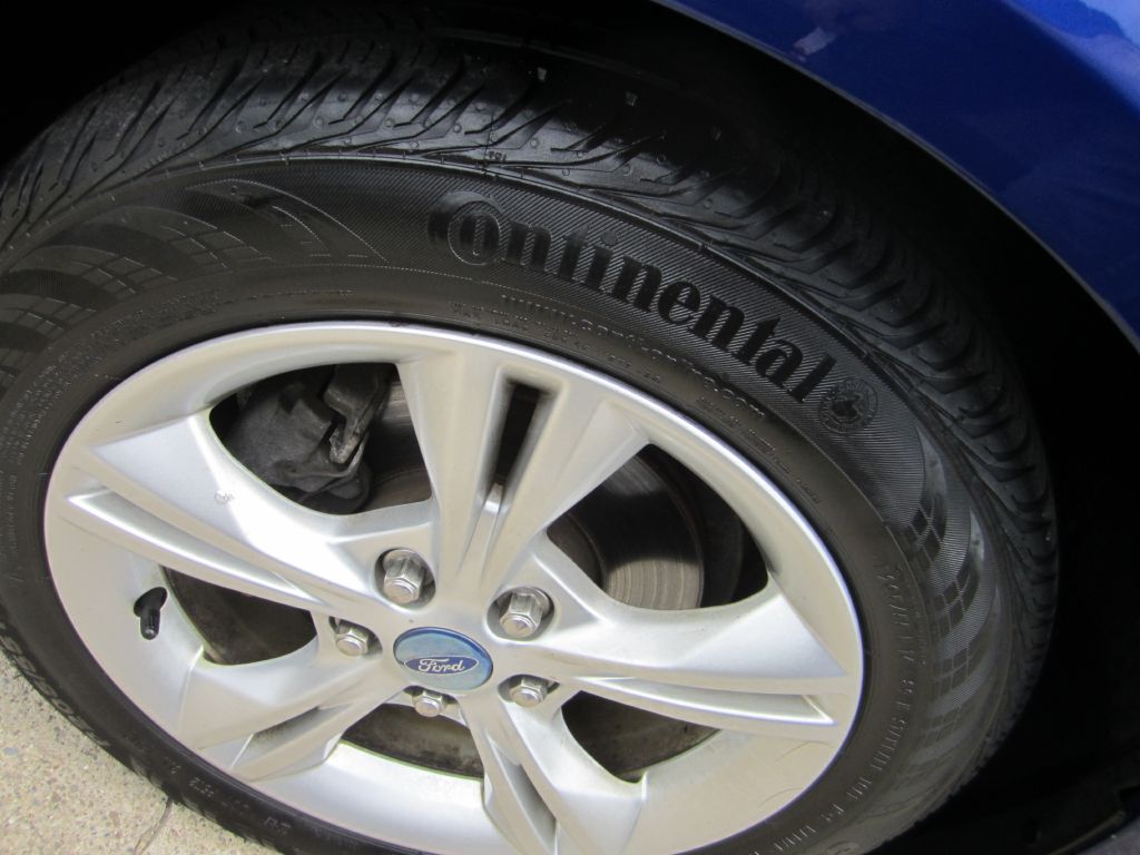 Photo 8 of this FORD FOCUS SE