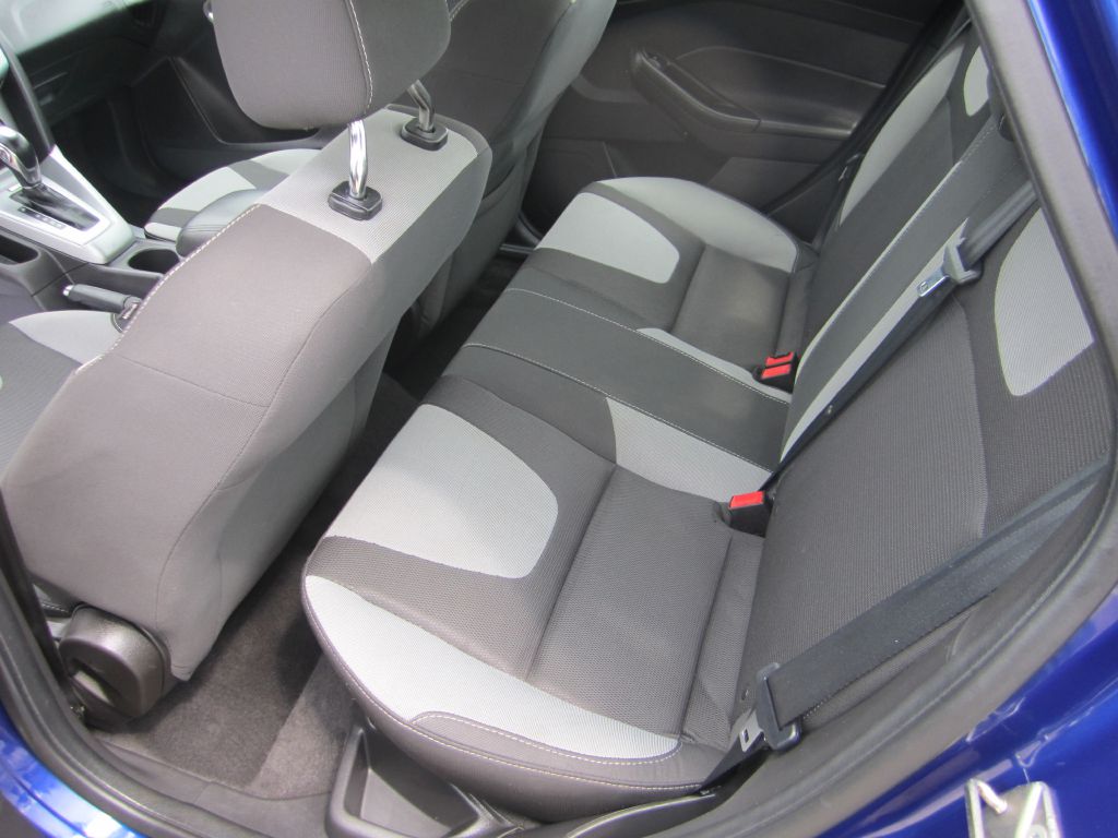 Photo 10 of this FORD FOCUS SE