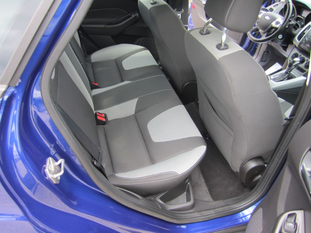 Photo 12 of this FORD FOCUS SE