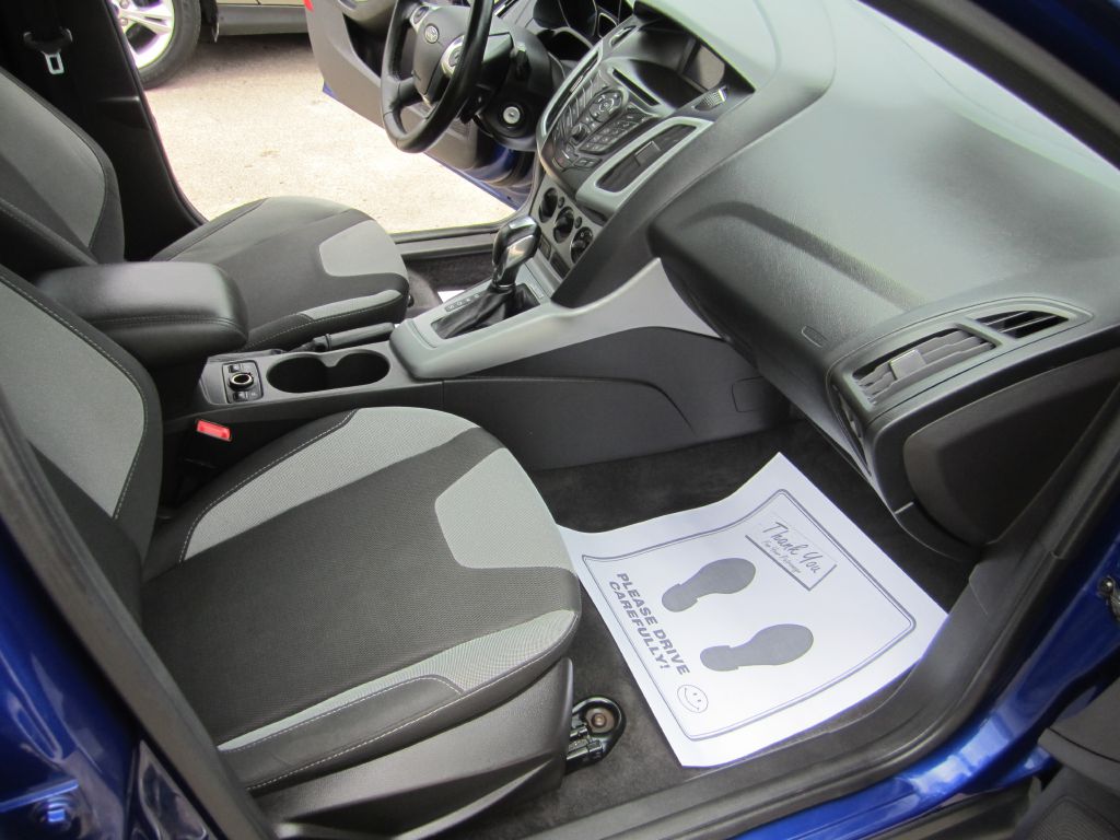 Photo 13 of this FORD FOCUS SE