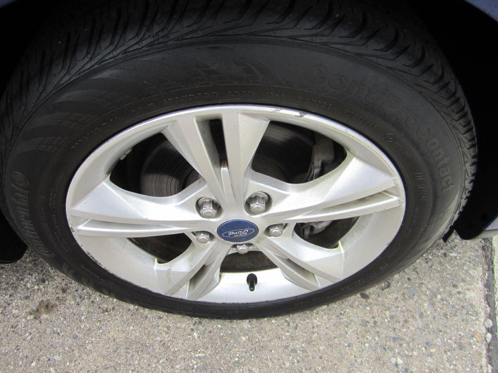 Photo 18 of this FORD FOCUS SE