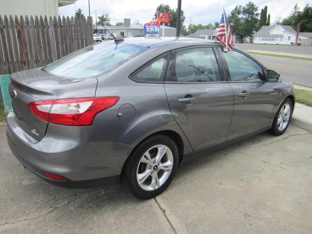 Photo 2 of this FORD FOCUS SE