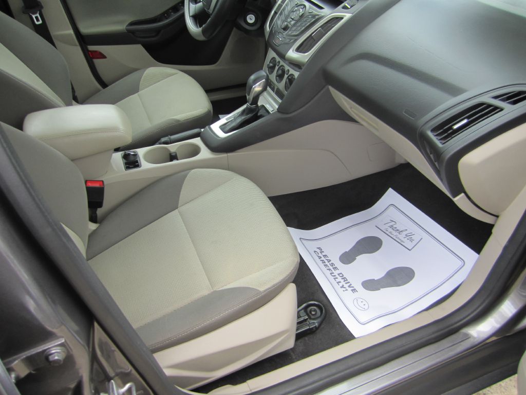 Photo 5 of this FORD FOCUS SE