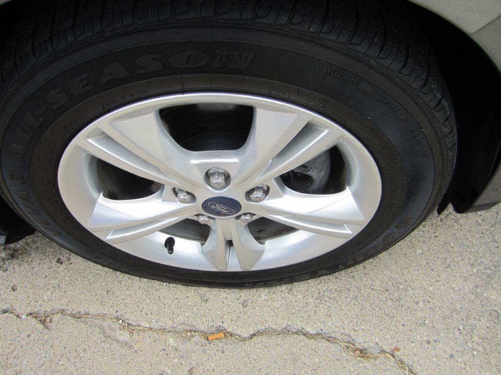 Photo 6 of this FORD FOCUS SE