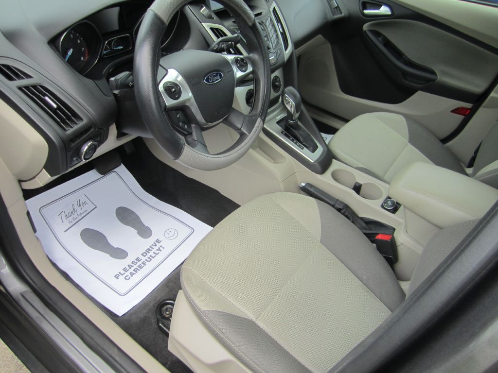 Photo 10 of this FORD FOCUS SE