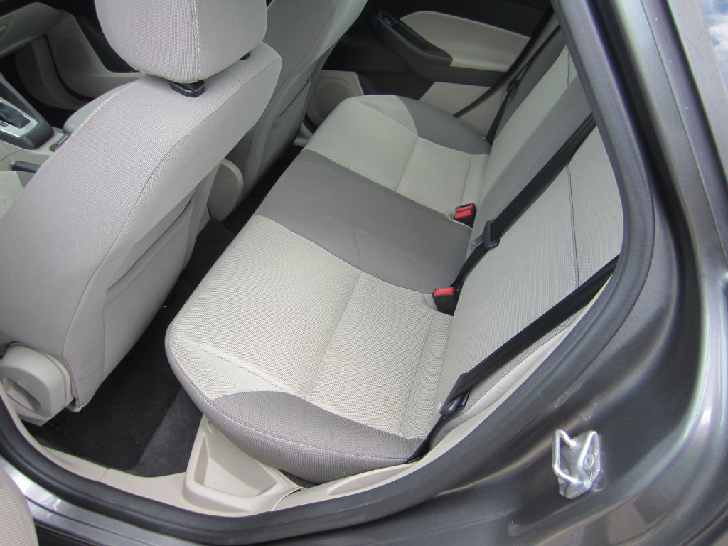 Photo 12 of this FORD FOCUS SE