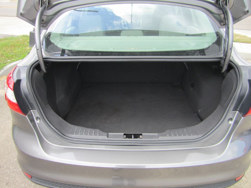 Photo 14 of this FORD FOCUS SE