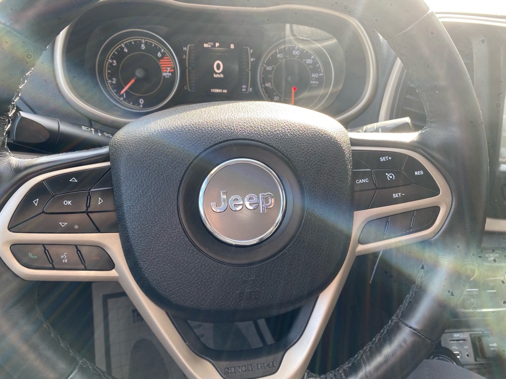 Photo 11 of this JEEP CHEROKEE