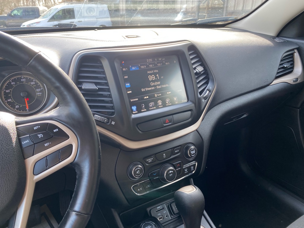 Photo 6 of this JEEP CHEROKEE