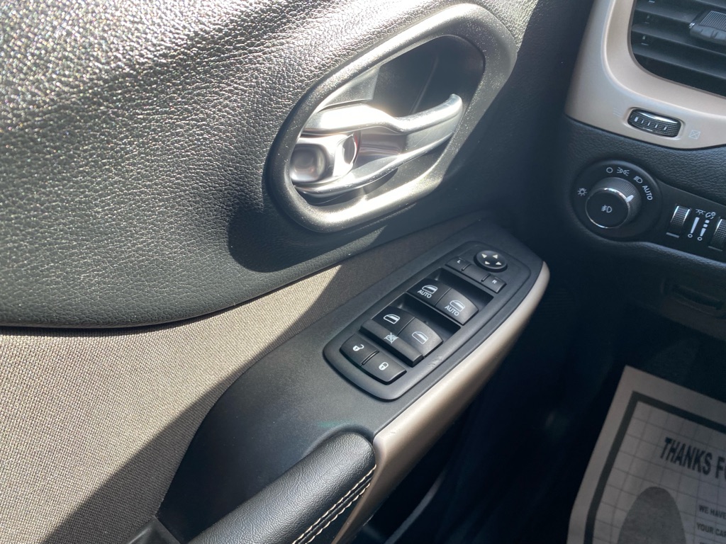 Photo 10 of this JEEP CHEROKEE