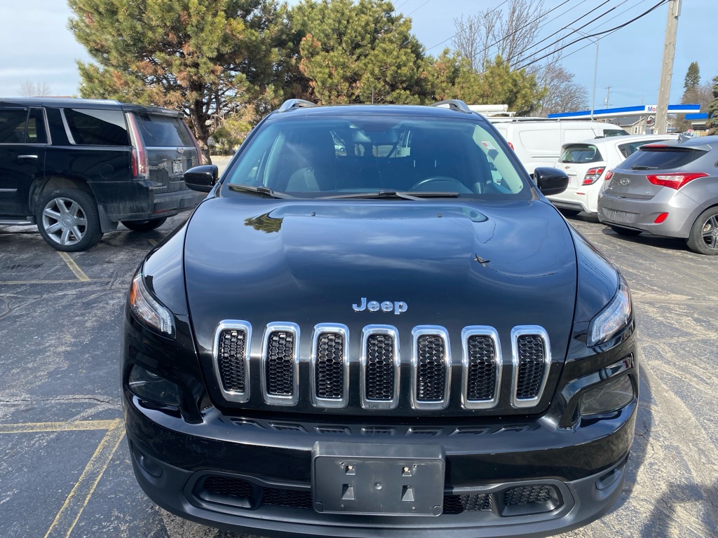 Photo 2 of this JEEP CHEROKEE