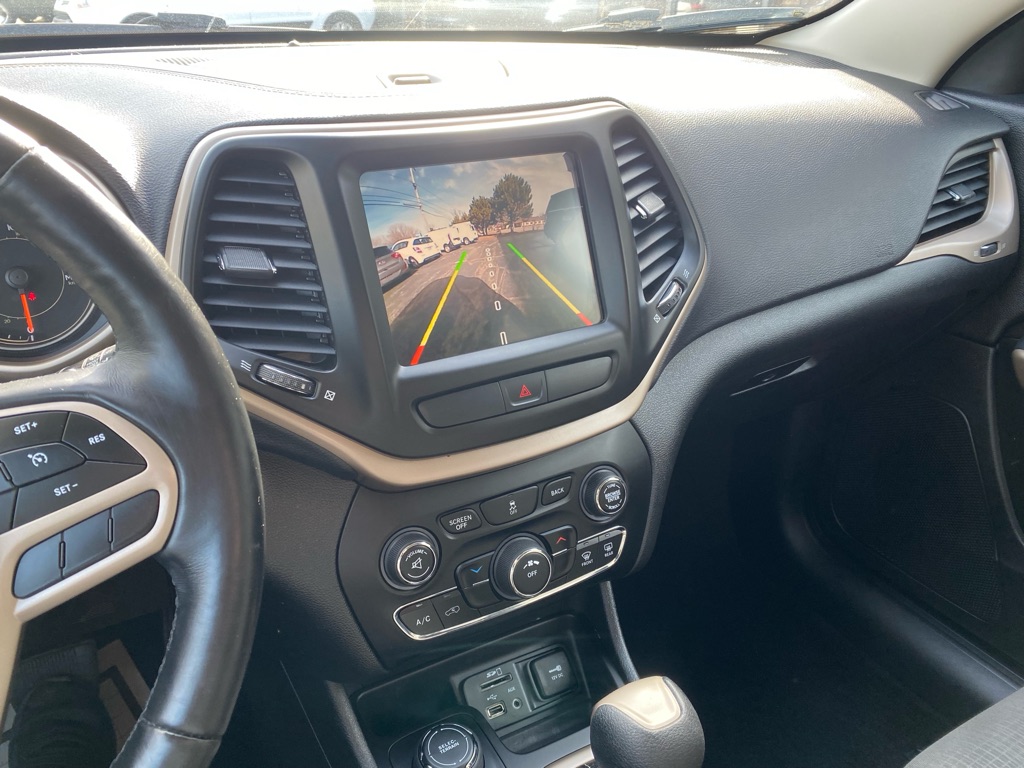 Photo 7 of this JEEP CHEROKEE