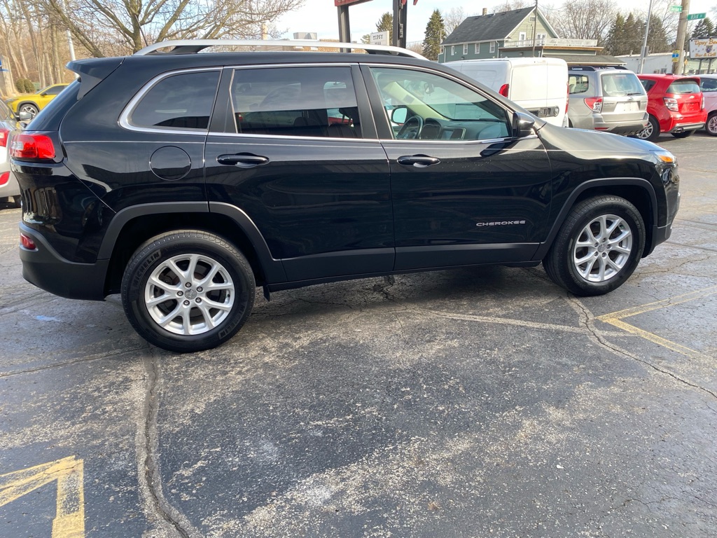 Photo 3 of this JEEP CHEROKEE