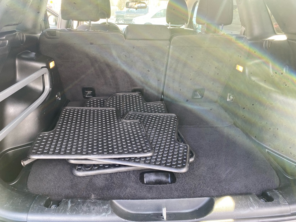 Photo 14 of this JEEP CHEROKEE