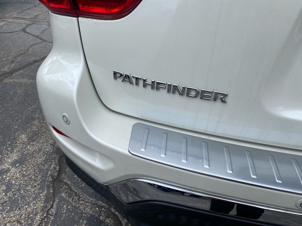 Photo 18 of this NISSAN PATHFINDER